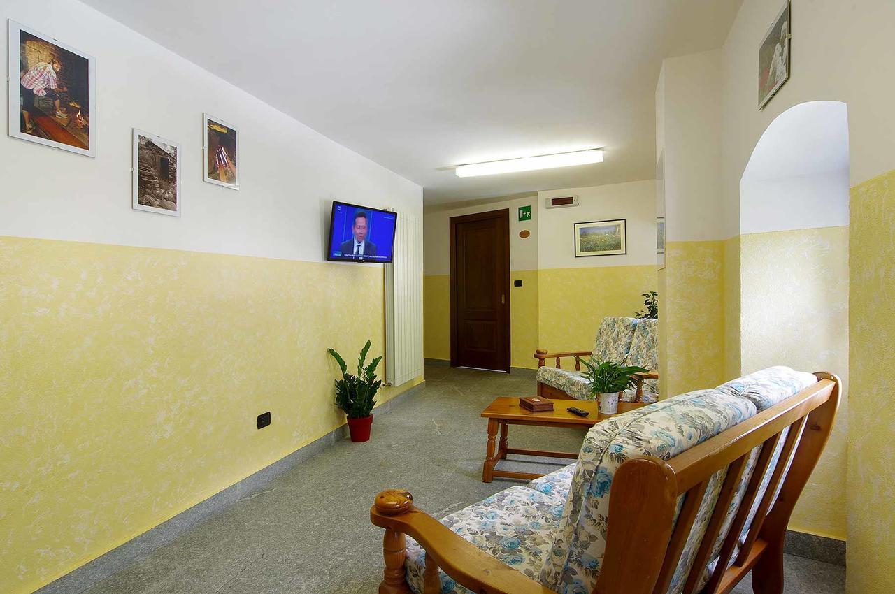 Ostello Ou Crierel Lillianes Exterior photo
